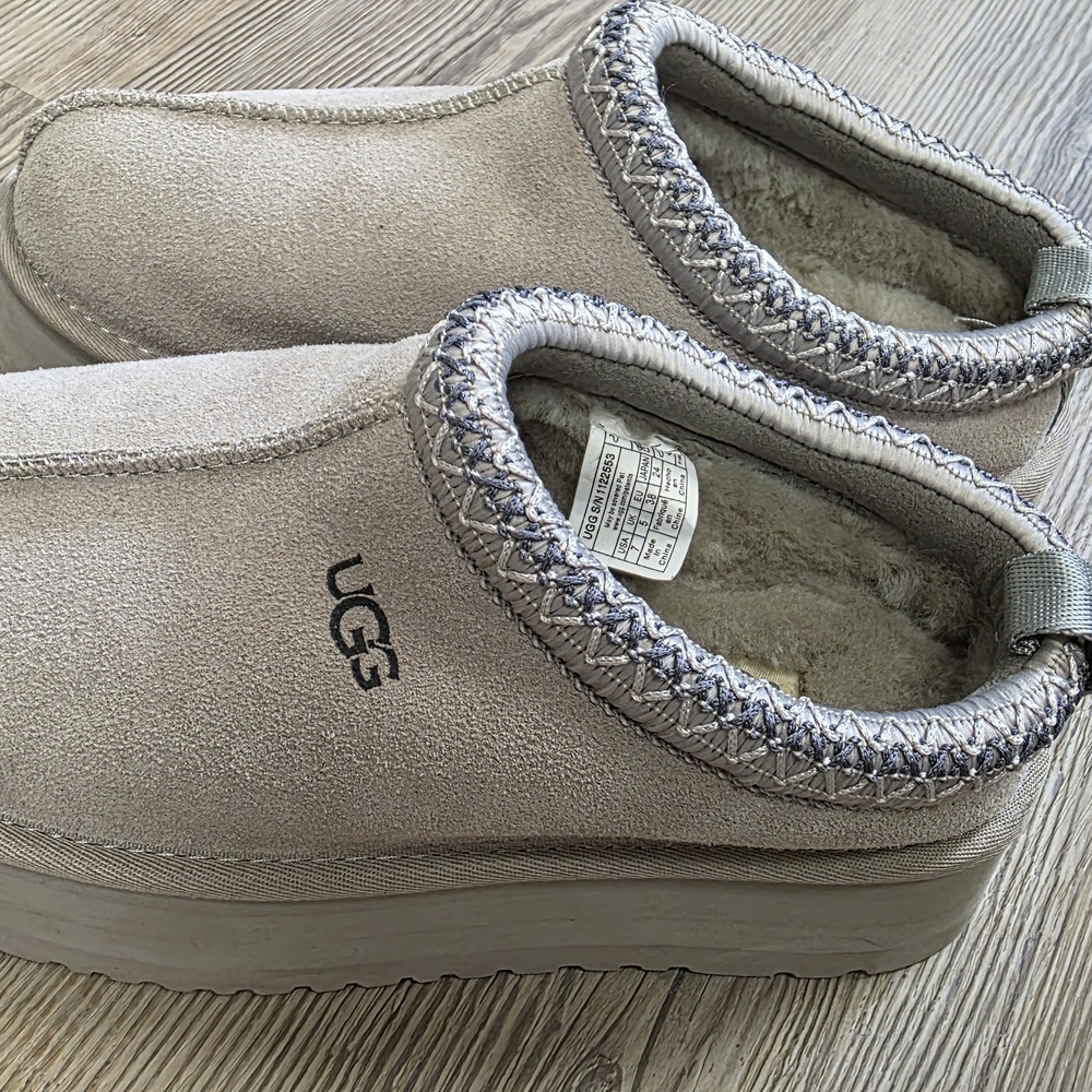 UGG Women's Slippers in Light Gray